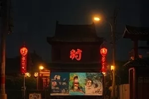 《铁轨上的夏天》封面：铁轨伸向蝉鸣午后