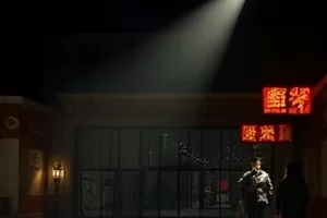 《旧城放映员》封面:放映机光束穿过暗厅